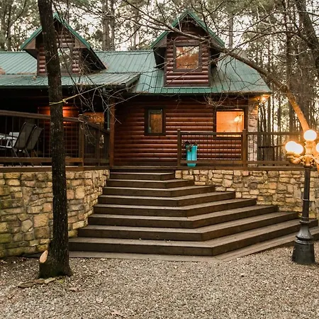 Leaping Lizard Lodge 4 Bdrm 3 And A Half Bth, Hot Tub, Fireplaces, Swing Set, Gameroom